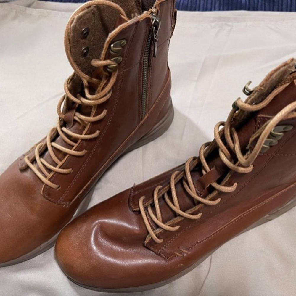 Reef Lace-up Leather Boots